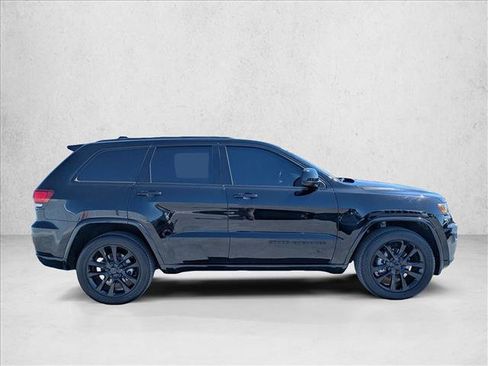 Used 2020 Jeep Grand Cherokee Altitude RWD image 4