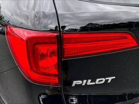 Used 2016 Honda Pilot Elite image 24