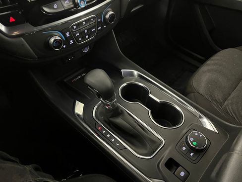 Used 2023 Chevrolet Traverse LT image 25