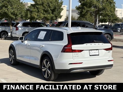Certified 2025 Volvo V60 B5 Cross Country Plus image 5