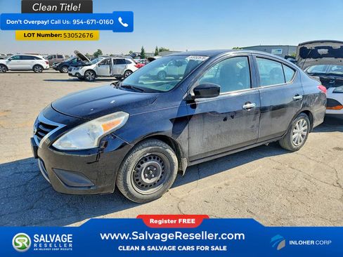 Used 2015 Nissan Versa SV FWD image 1