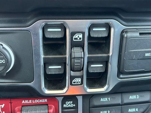 Used 2024 Jeep Gladiator Sport AWD/4WD image 29