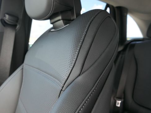 Used 2025 Mercedes-Benz GLC 350e 4MATIC image 14