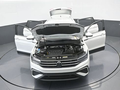 Used 2023 Volkswagen Tiguan SE image 71