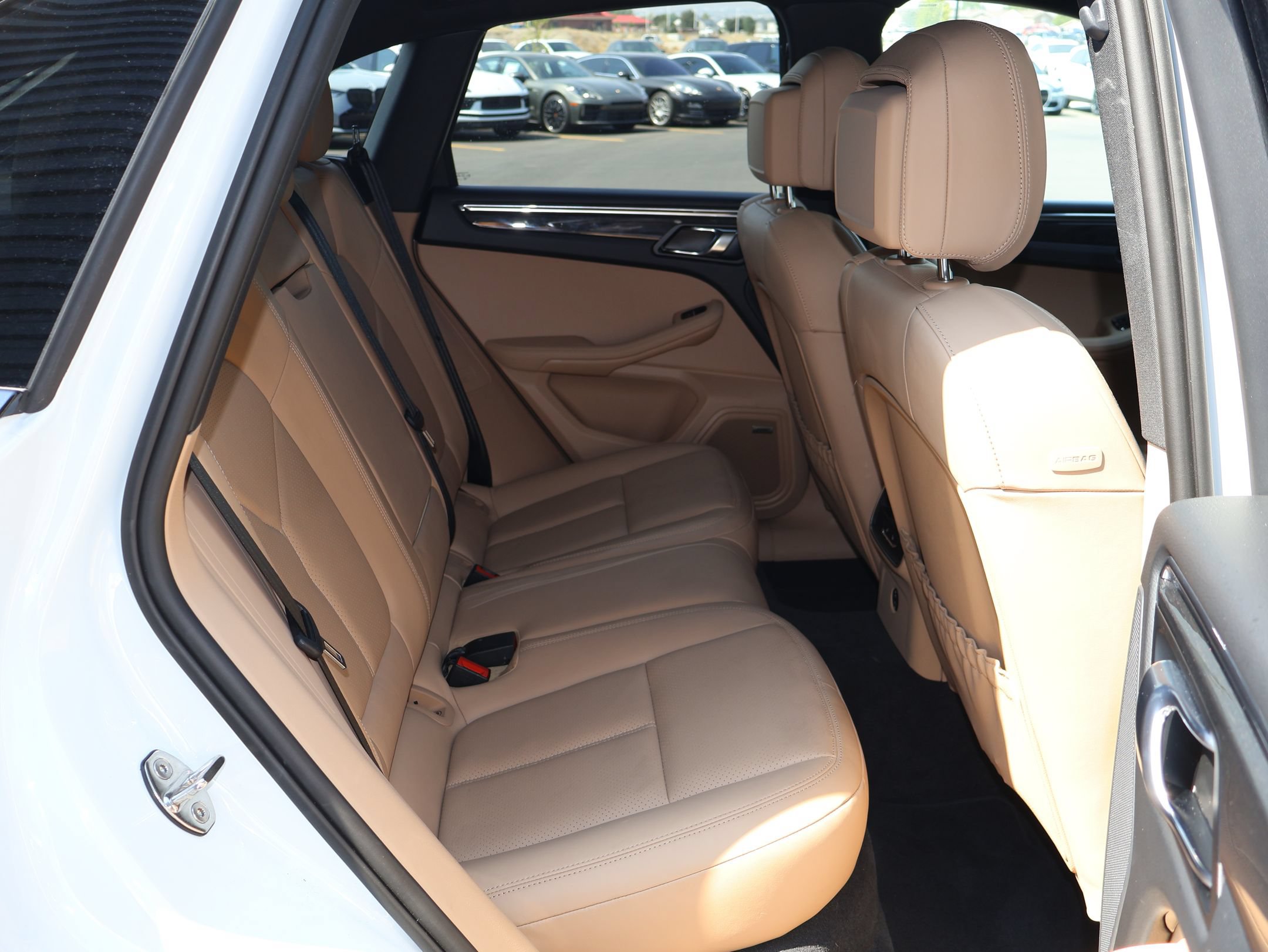 Certified 2026 Porsche Macan AWD/4WD image 28