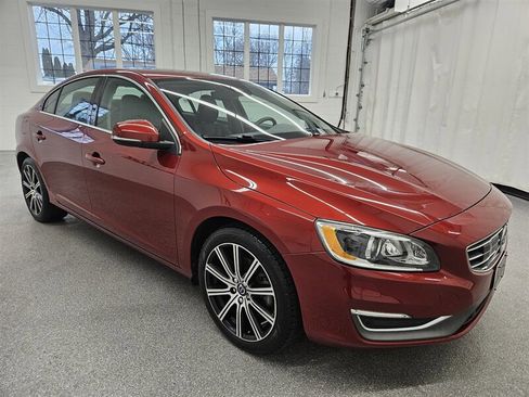 Used 2017 Volvo S60 T5 Inscription Platinum FWD image 3