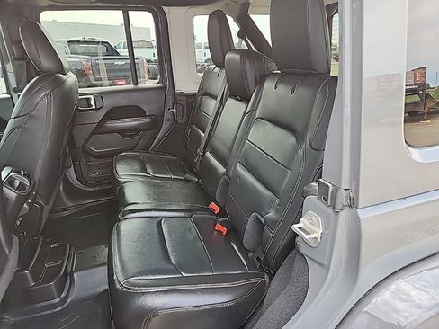 Used 2019 Jeep Wrangler Unlimited Sahara AWD/4WD image 35
