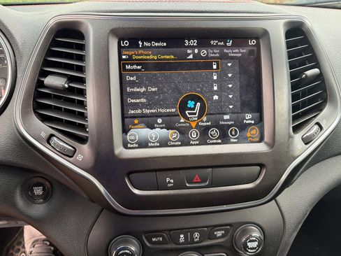 Used 2019 Jeep Cherokee Trailhawk AWD/4WD image 8