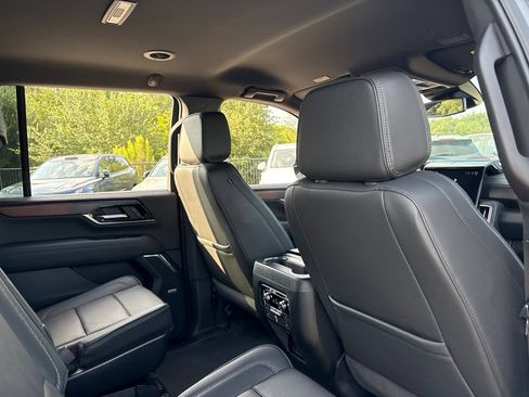 Used 2025 GMC Yukon Denali AWD/4WD image 12