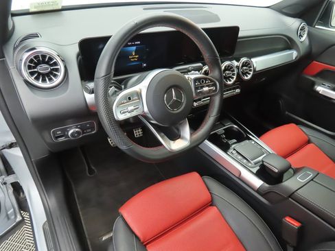 Certified 2022 Mercedes-Benz GLB 250 image 9