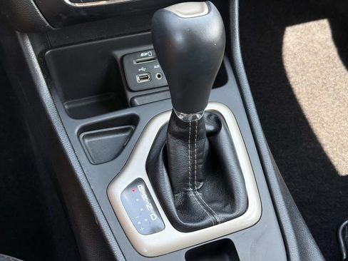 Used 2017 Jeep Cherokee Limited FWD image 20