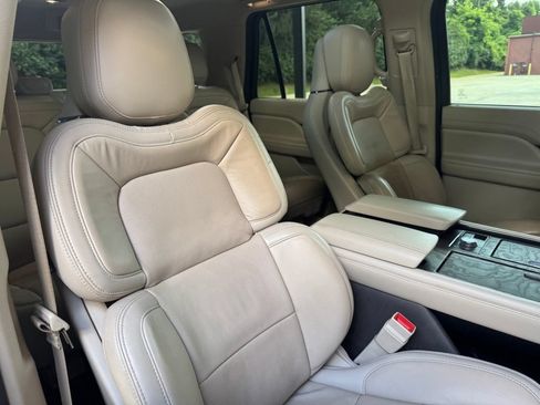 Used 2020 Lincoln Navigator Reserve w/ Luxury Package AWD/4WD image 35