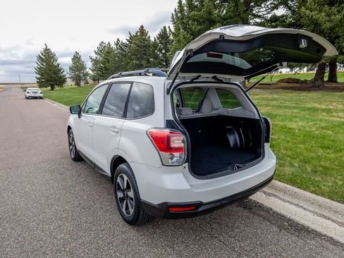 Used 2017 Subaru Forester 2.5i Premium w/ All-Weather Package AWD/4WD image 9