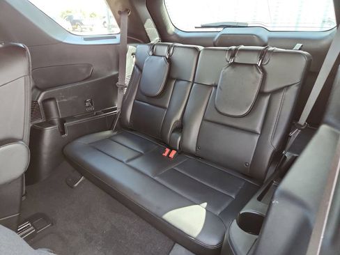 Used 2020 Ford Explorer XLT w/ Equipment Group 202A RWD image 14