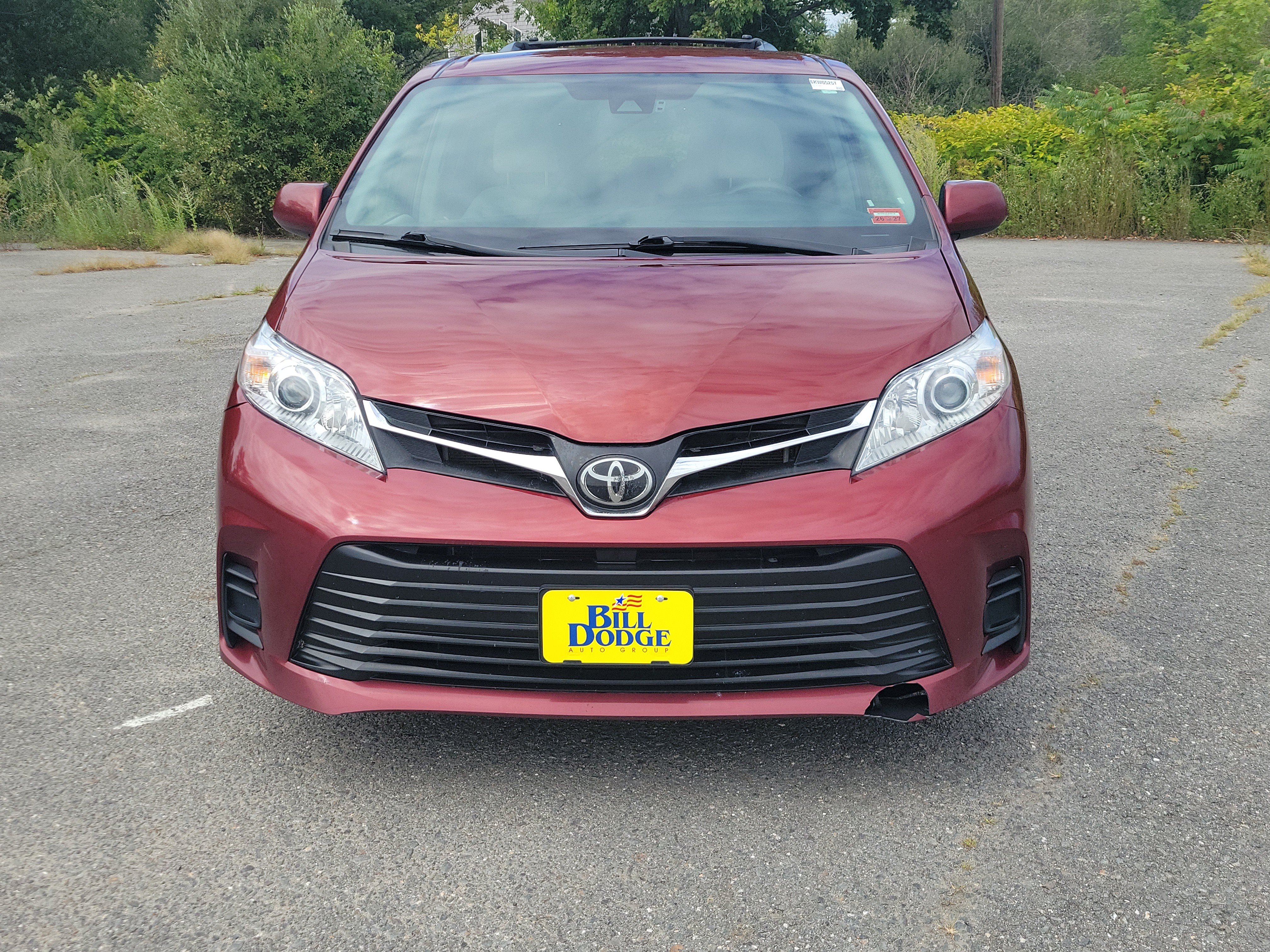 Used 2019 Toyota Sienna LE FWD image 2