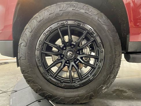 Used 2021 Chevrolet Tahoe RST w/ Luxury Package AWD/4WD image 11