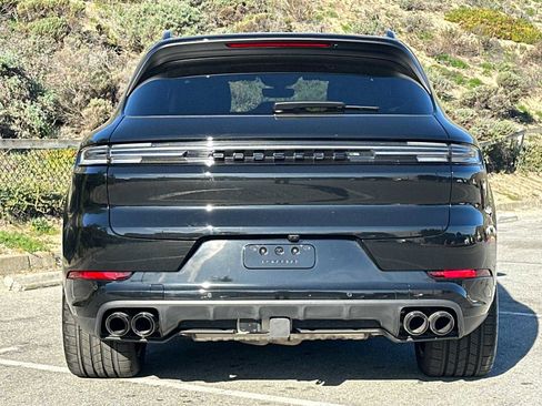 Used 2025 Porsche Cayenne E-Hybrid image 8