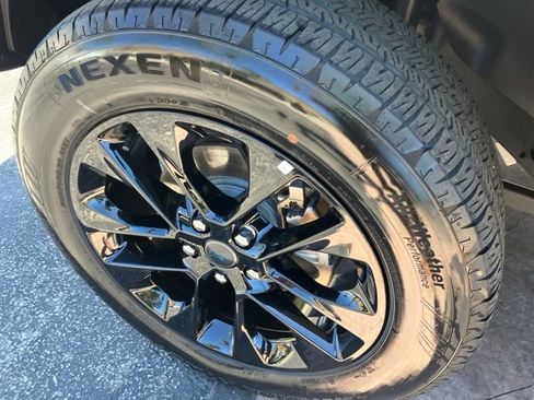 Used 2025 Jeep Wrangler Unlimited Sahara AWD/4WD image 30
