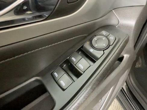 Used 2023 Chevrolet Traverse LT FWD image 18