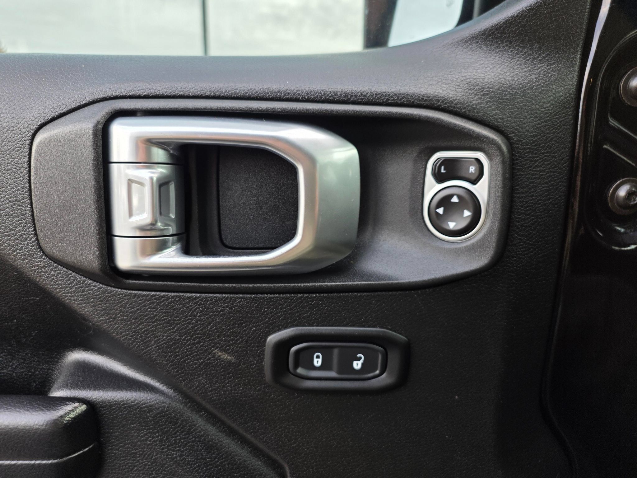 Used 2020 Jeep Gladiator Sport AWD/4WD image 23