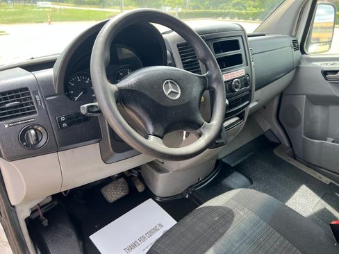 Used 2015 Mercedes-Benz Sprinter 2500 image 17