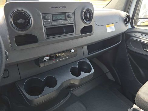 Used 2025 Mercedes-Benz Sprinter 2500 image 36