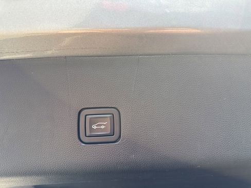 Used 2023 Chevrolet Traverse RS w/ LPO, Floor Liner Package AWD/4WD image 14