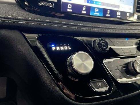 New 2026 Chrysler Pacifica Select AWD/4WD image 17