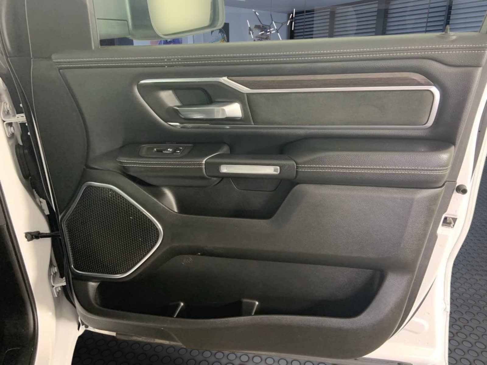 Used 2025 RAM 1500 Laramie AWD/4WD image 17