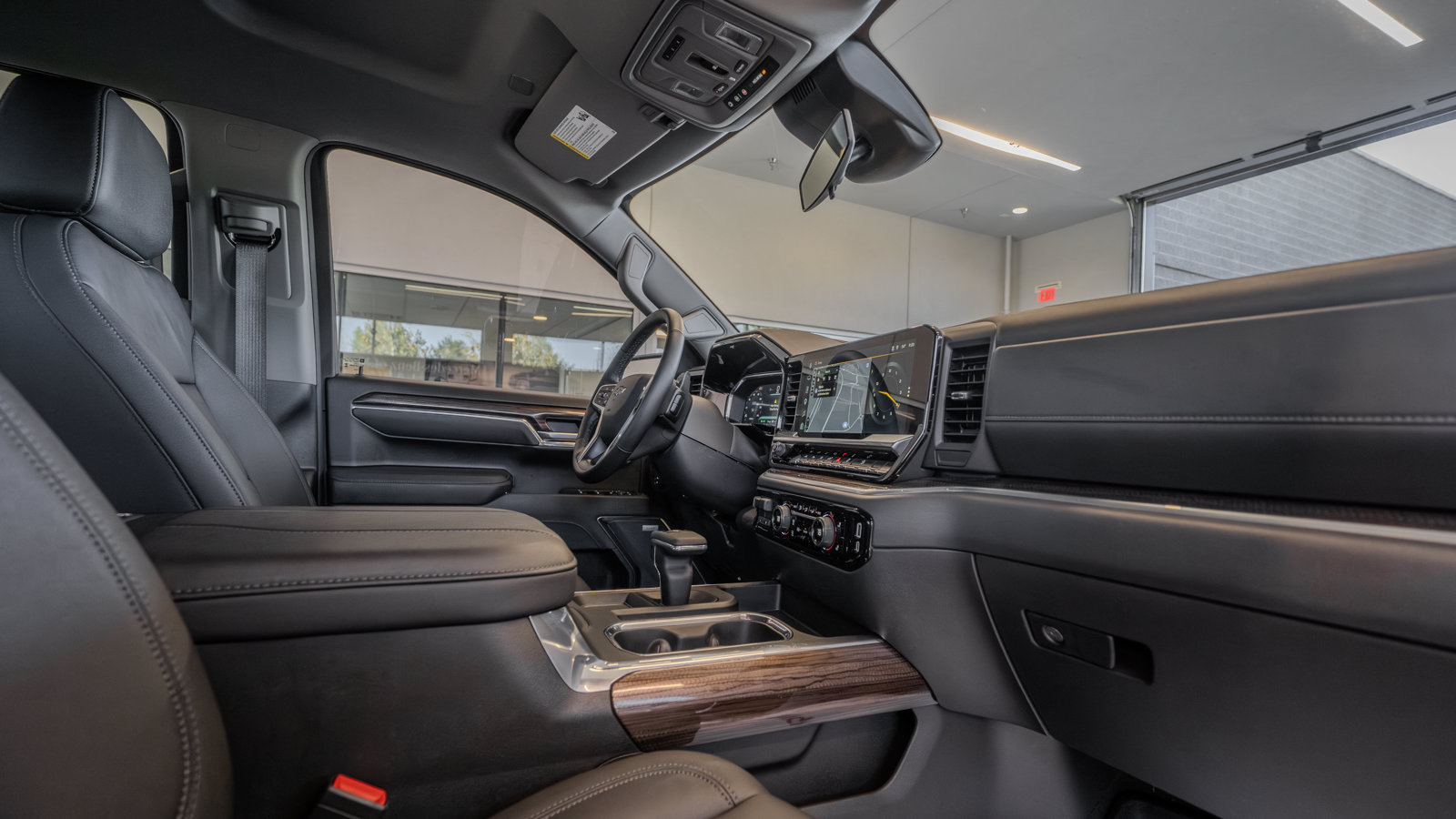 Used 2026 Chevrolet Silverado 1500 LT Trail Boss w/ LT Trail Boss Premium Package AWD/4WD image 17