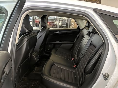 Used 2018 Ford Fusion SE w/ Equipment Group 201A image 10