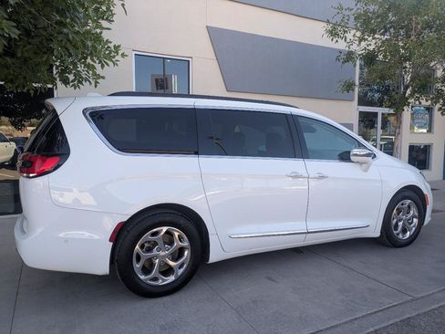 Used 2022 Chrysler Pacifica Limited FWD image 6