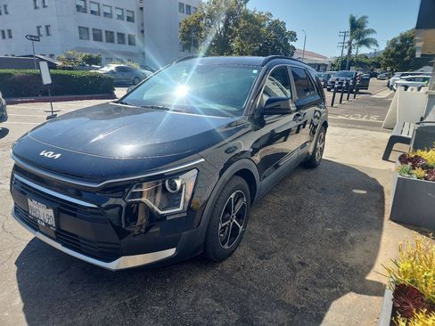 Used 2023 Kia Niro EX FWD image 1