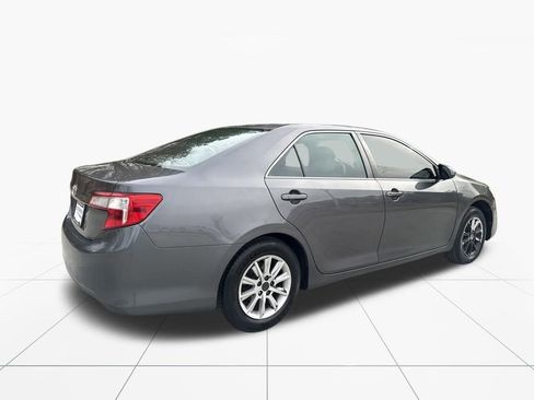Used 2013 Toyota Camry L image 9