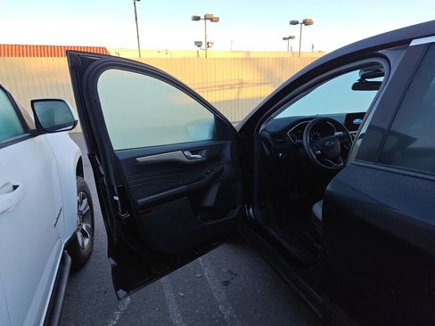 Used 2021 Ford Escape SE image 5