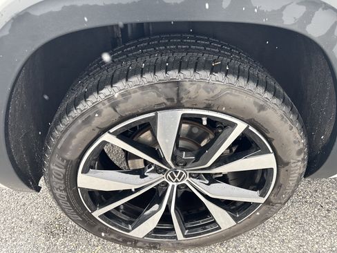 Used 2024 Volkswagen Atlas SEL Premium R-Line image 16