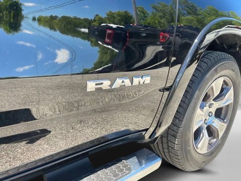 Used 2019 RAM 1500 Laramie AWD/4WD image 10