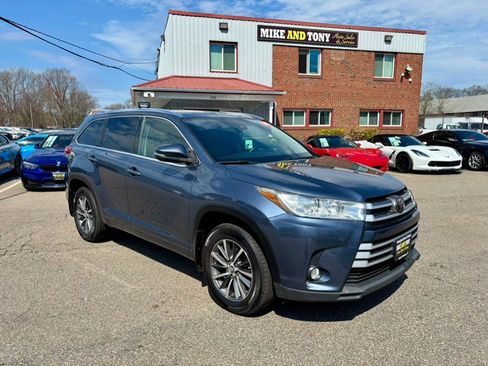 Used 2018 Toyota Highlander XLE image 3