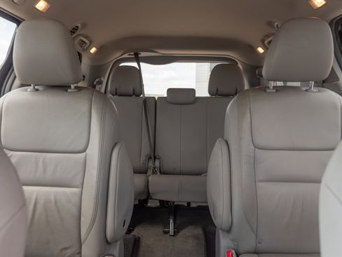 Used 2016 Toyota Sienna XLE Premium AWD/4WD image 17
