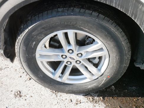 Used 2020 Ford Explorer XLT w/ Equipment Group 202A image 15