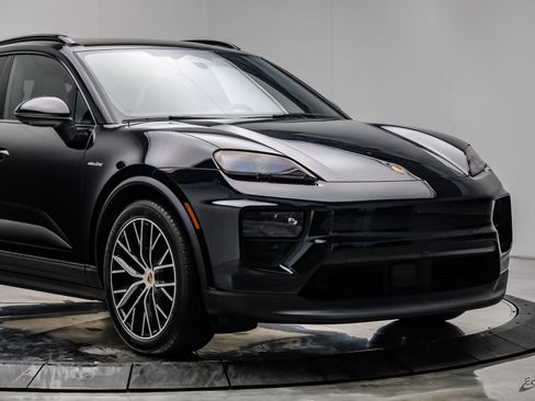 Used 2025 Porsche Macan 4 Electric AWD/4WD image 26