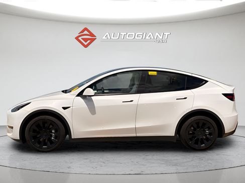 Used 2022 Tesla Model Y Long Range AWD/4WD image 3