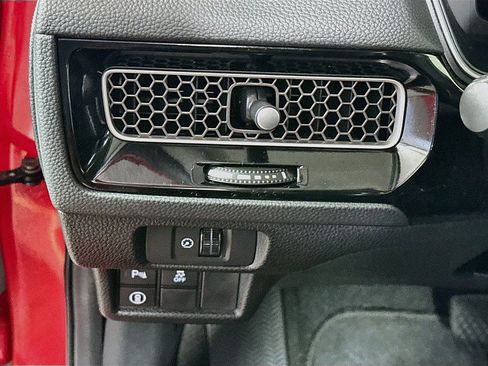Used 2022 Honda Civic Touring image 10