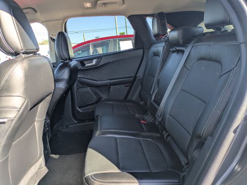 Used 2020 Ford Escape Titanium image 12