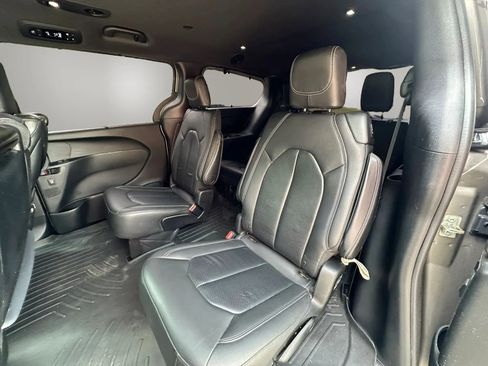 Used 2018 Chrysler Pacifica Touring-L Plus w/ S Appearance Package FWD image 20