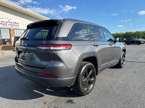 Used 2023 Jeep Grand Cherokee Altitude AWD/4WD image 7