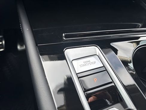 Used 2024 Volkswagen Atlas SEL Premium R-Line image 24