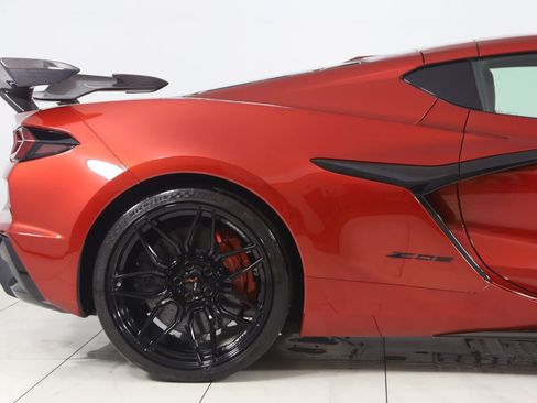 Used 2025 Chevrolet Corvette Z06 w/ Z07 Performance Package RWD image 75