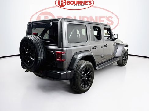 Used 2025 Jeep Wrangler Unlimited Sahara AWD/4WD image 9