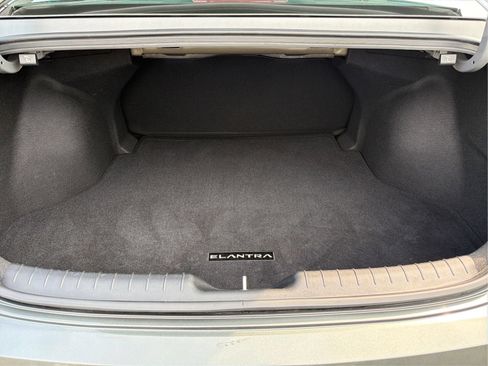 Certified 2025 Hyundai Elantra Sport FWD image 12